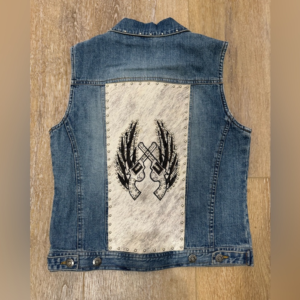 Women’s Cripple Creek Denim Rhinestone, studded, cowhide, double pistols vest.